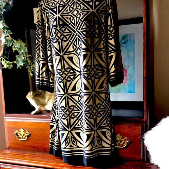 Casual work Dress Black and Tan Pattern Pull Over Mid Knee. Machine Washable . - Picture 4 of 4